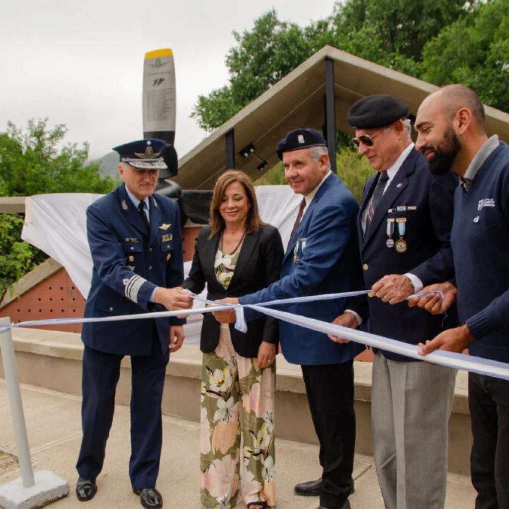 Inauguración del Monumento en Homenaje a Héroes y Caídos en Malvinas