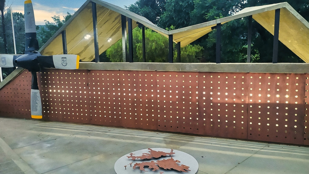 Monumento en Homenaje a los Héroes y Caídos en Malvinas - San Antonio de Arredondo